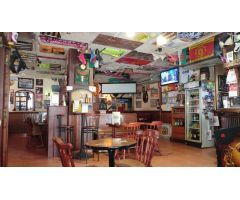 Se vende o traspasa pub ingles, restaurante, bar musical y karaoke,  en el Paseo Marítimo.