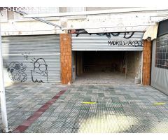 Local comercial con terraza delante