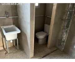 Local comercial con terraza delante