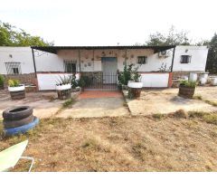 Terreno con Casa de Campo con Piscina, Chimenea, Luz y Agua