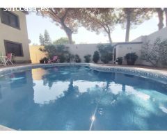 Chalet independiente  con piscina en los Pinos