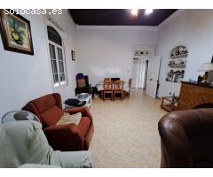 GRAN OPORTUNIDAD, VIVIENDA CON GARAJE Y LOCAL COMERCIAL EN CAMPAMENTO