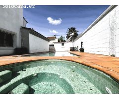 Casa independiente con jardín y piscina en Guadacorte