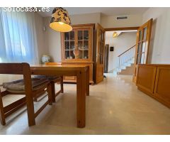 Amplia vivienda con jardín y garaje en Los Barrios