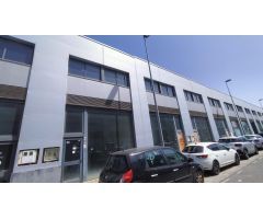 Estupenda Nave/Local Comercial  de 130 m2 en 2 alturas con gran escaparate