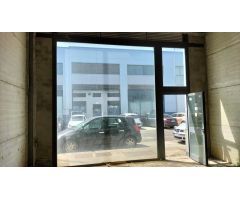 Estupenda Nave/Local Comercial  de 130 m2 en 2 alturas con gran escaparate