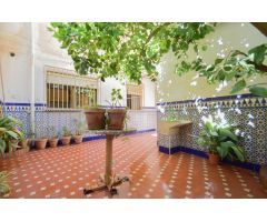 Ponemos en venta esta bonita y acogedora casa en Dúrcal para que la puedas convertir en tu hogar.