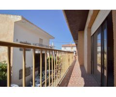 Ponemos en venta esta bonita y acogedora casa en Dúrcal para que la puedas convertir en tu hogar.