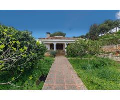 CASA CHALET CON TERRENO A 1 MINUTO DE CALA SANTANYI