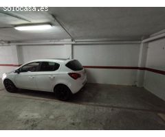 Se vende plaza de garaje para coche pequeño, cerca del paseo marítimo, en Torrevieja.