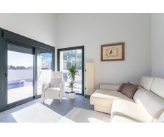 Villas adosadas de obra nueva con piscina privada en la zona de Daya Nueva, Costa Blanca