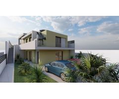 Chalets de obra nueva de una planta con piscina privada en Torrevieja