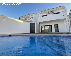Villa nueva a estrenar con piscina privada a solo 500 metros de la playa en San Pedro del Pinatar