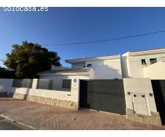 Villa nueva a estrenar con piscina privada a solo 500 metros de la playa en San Pedro del Pinatar