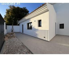 Villa nueva a estrenar con piscina privada a solo 500 metros de la playa en San Pedro del Pinatar