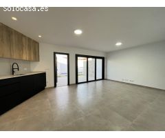 Villa nueva a estrenar con piscina privada a solo 500 metros de la playa en San Pedro del Pinatar