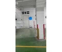 ALQUILER GARAJE COCHE PEQUEÑO O MOTO GRANDE 90 EUROS MENSUALES Y 30 EUROS FIANZA MANDO DISTANCIA