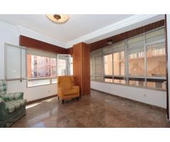 PISO DE 153 M²  EN PLENO CENTRO DE CARTAGENA CON PLAZA DE GARAJE