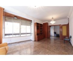 PISO DE 153 M²  EN PLENO CENTRO DE CARTAGENA CON PLAZA DE GARAJE