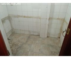 EXCLUSIVAS ROMERO, comercializa local comercial en calle la Fuente, cualquier actividad