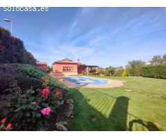 KW Marbella Presenta esta clásica Villa Construida...