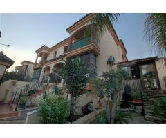 Pareado con piscina privada