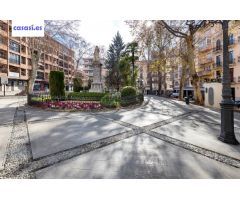 PIso con garaje y trastero junto a Plaza Mariana Pineda.