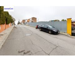 Venta de solar con proyecto de 2 casas pareadas en Zona Lomalinda