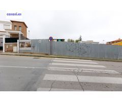 Venta de solar con proyecto de 2 casas pareadas en Zona Lomalinda