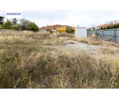 Venta de solar con proyecto de 2 casas pareadas en Zona Lomalinda