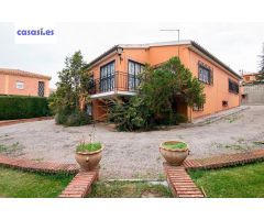 Chalet independiente junto a Campo de Futbol de Huetor Vega.