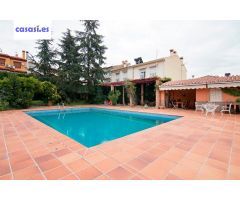 Chalet independiente junto a Campo de Futbol de Huetor Vega.