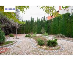 Chalet independiente junto a Campo de Futbol de Huetor Vega.