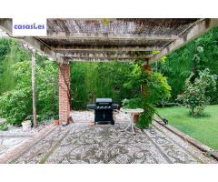Chalet independiente junto a Campo de Futbol de Huetor Vega.