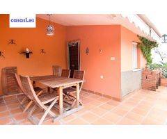 Chalet independiente junto a Campo de Futbol de Huetor Vega.