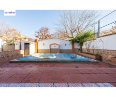 ¡¡¡ Maravillosa casa independiente con jardin y piscina en zona Alminares!!!