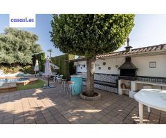 Casa con Gran Parcela en La Zubia