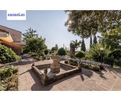 Casa con Gran Parcela en La Zubia