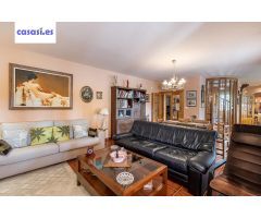 Casa con Gran Parcela en La Zubia