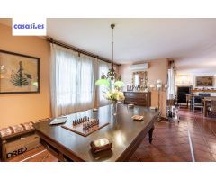Casa con Gran Parcela en La Zubia
