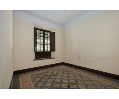 ¡Atención inversores! Casa Señorial en centro Alhendín con Solar edificable