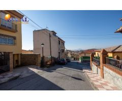 Solar orientado a dos calles en muy buena zona