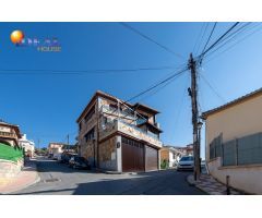 Solar orientado a dos calles en muy buena zona