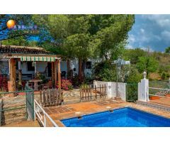 Casa de campo en Loja con piscina, barbacoa y manantial propio