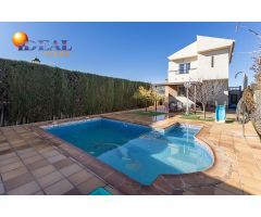 Villa independiente con piscina privada a poca distancia del pantano