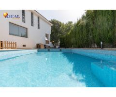 Preciosa casa en Llanos de Silva con piscina y amplio patio.