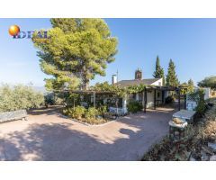 Casa rural con 300 olivos de riego y almendras en Cogollos Vega.