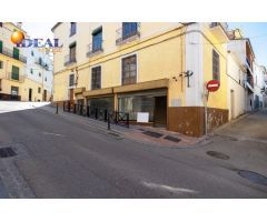 Espectacular edificio a 3 calles con vivienda y locales comerciales en pleno centro de Alhama de Gr