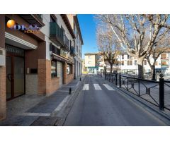 GRAN LOCAL EN LA ENTRADA DE OGIJARES PARA COMENZAR A GENERAR INGRESOS DESDE EL PRIMER DIA