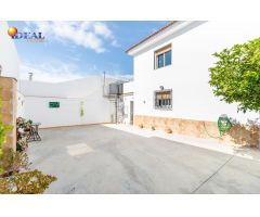 Gran Oportunidad en Láchar (Granada): Espectacular Casa con Local Comercial.